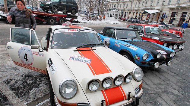 Zvod historickch vozidel z Chateau st Gerlach nedaleko Maastrichtu do Salzburgu v Rakousku. Karlovy Vary jsou pravidelnou zastvkou astnk soute. Na snmku Porsche 911 1965.