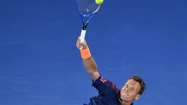 esk tenista Tom Berdych hraje na Australian Open s Rogerem Federerem.