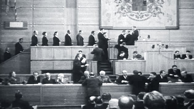 Demise nekomunistickch ministr na zbru z americkho filmovho tdenku "The March of Time". (25. nora 1948)