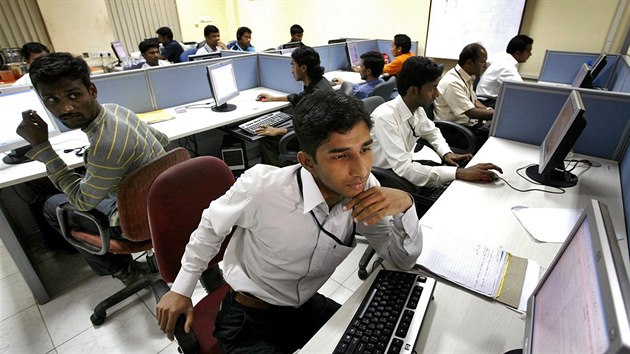 Zamstnanci call centra v indickm Bangalore (leden 2008)