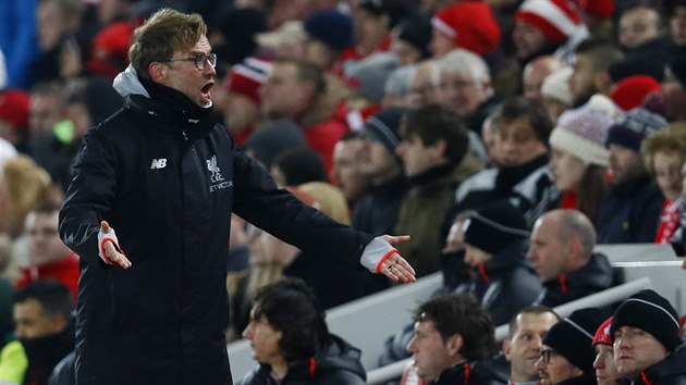 PENALTA, PSKEJ Liverpoolsk trenr Jrgen Klopp se bhem semifinle Ligovho pohru proti Southamptonu zlob po verdiktu sudho.