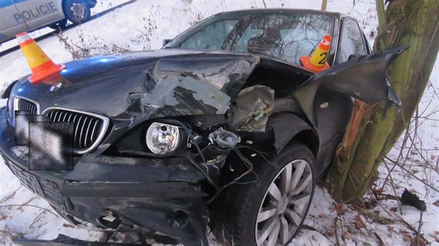 Snmek z nehody BMW, kter v nedli 22 ledna bouralo na silnici III. tdy, ve smru z obce Vska na Dolany na Olomoucku.