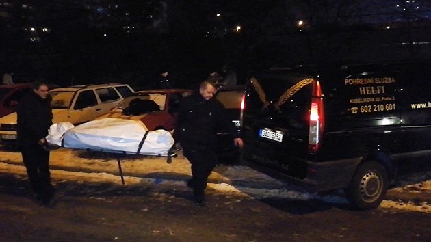 Mrtvho mue objevili v sobotu veer policist ve vraku vozidla zaparkovanm ve Svdnick ulici v praskch Bohnicch (21. ledna 2017)