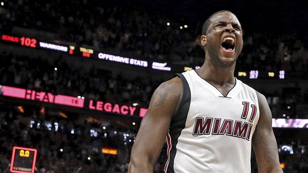 Dion Waiters z Miami se raduje z vtzn stely proti Golden State.