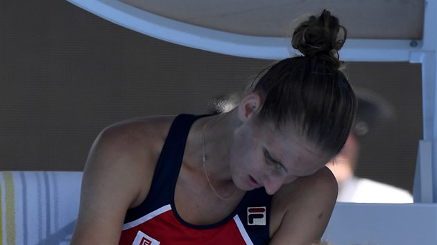 Karolna Plkov si bhem tvrtfinle Australian Open nechv oetit chodidlo.