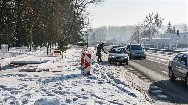 Rozestavn zliv pro autobusov zastvky ve smru na Solnici pobl souasnho autobusovho ndra v Rychnov nad Knnou.