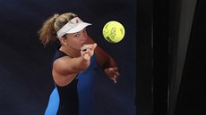 Americká tenistka Coco Vandeweghe dává podpisy fanoukm ím dál astji, na...