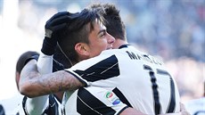 PARŤÁCI. Střelec Paulo Dybala a asistent Mario Mandžukič po prvním gólu... PARŤÁCI. Střelec Paulo Dybala a asistent Mario Mandžukič po prvním gólu...