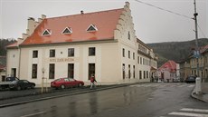 Známou stavbou v ulici 1. máje je Hotel Zlatá hvězda. Známou stavbou v ulici 1. máje je Hotel Zlatá hvězda.
