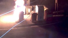 Mladík nacpal do kontejneru pyrotechniku a odpálil ji, způsobil... Mladík nacpal do kontejneru pyrotechniku a odpálil ji, způsobil...