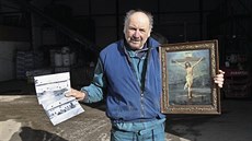 Jan Ohnsorg ukazuje snímky, jak vypadal mlýn v Kostelci před přestavbou v roce... Jan Ohnsorg ukazuje snímky, jak vypadal mlýn v Kostelci před přestavbou v roce...