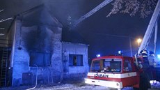 Hasiči zasahovali u požáru rodinného domu na Kolínsku (20.1.2017). Hasiči zasahovali u požáru rodinného domu na Kolínsku (20.1.2017).