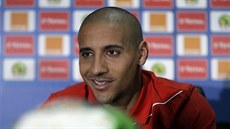 Tuniský fotbalista Vahbí Chazrí na tiskové konferenci. Tuniský fotbalista Vahbí Chazrí na tiskové konferenci.