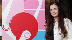 Ředitelka české pobočky aukčního domu Dorotheum Mária Gálová s jednou ze... Ředitelka české pobočky aukčního domu Dorotheum Mária Gálová s jednou ze...