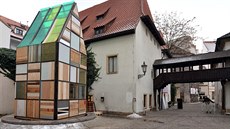 Saunu od studia H3T Architekti před Galerií Jaroslava Fragnera mohou... Saunu od studia H3T Architekti před Galerií Jaroslava Fragnera mohou...