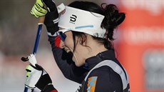 Norská bkyn na lyích Marit Björgenová se raduje z triumfu v závod...