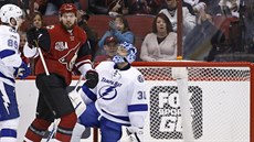 Martin Hanzal (druhý zleva) z Arizony se raduje z gólu. Brankář Ben Bishop a... Martin Hanzal (druhý zleva) z Arizony se raduje z gólu. Brankář Ben Bishop a...