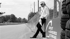 Autor knihy Martin Straka v zatáčce Mulsanne okruhu La Sarthe v Le Mans. Autor knihy Martin Straka v zatáčce Mulsanne okruhu La Sarthe v Le Mans.