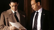 Miguel Ferrer (vpravo) v Městečku Twin Peaks Miguel Ferrer (vpravo) v Městečku Twin Peaks