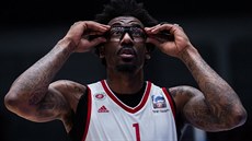 Amar´e Stoudemire z Hapoelu Jeruzalém si nasazuje brýle a jde do soubojů se... Amar´e Stoudemire z Hapoelu Jeruzalém si nasazuje brýle a jde do soubojů se...