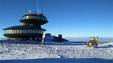 Pistání vrtulníku na vrcholu Snky (23.1.2017).