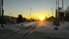 Železniční přejezd v Košťálově, kde se stala tragická nehoda. Železniční přejezd v Košťálově, kde se stala tragická nehoda.