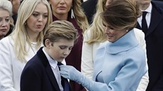 Barron Trump a jeho matka Melania na inauguraci 45. prezidenta USA Donalda...