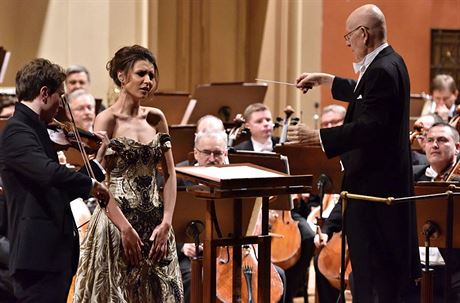 Hvzdami 59. roníku Smetanovy Litomyle budou také houslista Josef paek, sopranistka Valentina Nafornita a Jií Blohlávek s eskou filharmonií.  