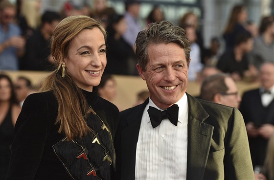 Anna Ebersteinová a Hugh Grant (Los Angeles, 29. ledna 2017)