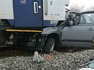 V pondl rno se u obce Olovnice na Mlnicku srazilo auto s vlakem, idi auta...