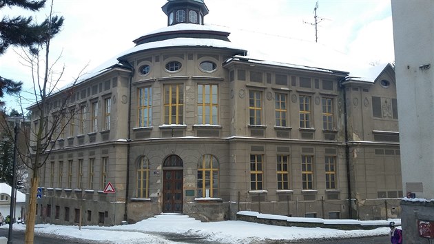 Z budovy bývalé obchodní akademie by se mohl stát azylový dům pro matky s dětmi... Z budovy bývalé obchodní akademie by se mohl stát azylový dům pro matky s dětmi...