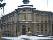 Z budovy bývalé obchodní akademie by se mohl stát azylový dům pro matky s dětmi... Z budovy bývalé obchodní akademie by se mohl stát azylový dům pro matky s dětmi...