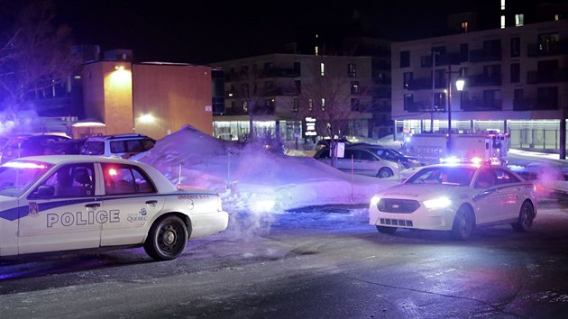 Nkolik lid zemelo a dal byli zranni pi stelb v islmskm kulturnm centru v kanadskm Quebeku (29. ledna 2017)