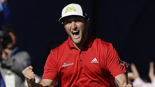 Jon Rahm vtz na turnaji Farmers Insurance Open na hiti Torrey Pines v San Diegu.