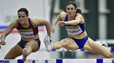 Zuzana Hejnová na atletickém mítinku  Jablonecká hala, vlevo Lucie Koudelová.