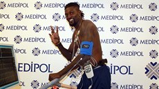 Emmanuel Adebayor absolvoval úspěšně zdravotní testy a na rok a půl se upsal... Emmanuel Adebayor absolvoval úspěšně zdravotní testy a na rok a půl se upsal...