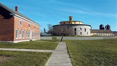 Kruhový kamenný chlév ve vesnici Hancock Shaker Village. lenové hnutí se...