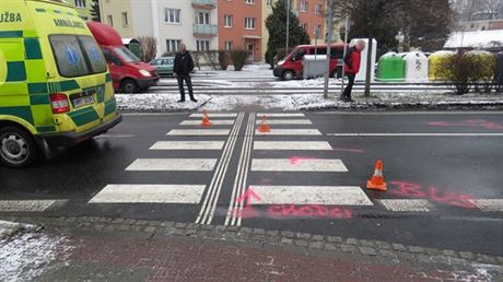 Na jeden z jesenických pechod pro chodce vbhly zpoza autobusu dv dti a...