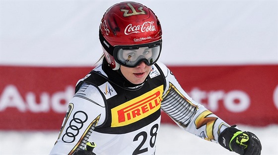 Ester Ledecká v cíli superobího slalomu na MS ve Svatém Moici.