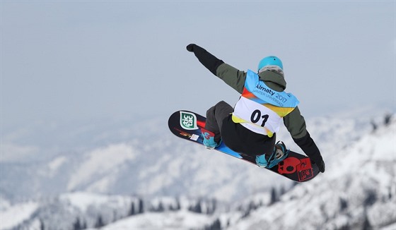 eský snowboardista Michal Mikyska na univerziád v Almaty.