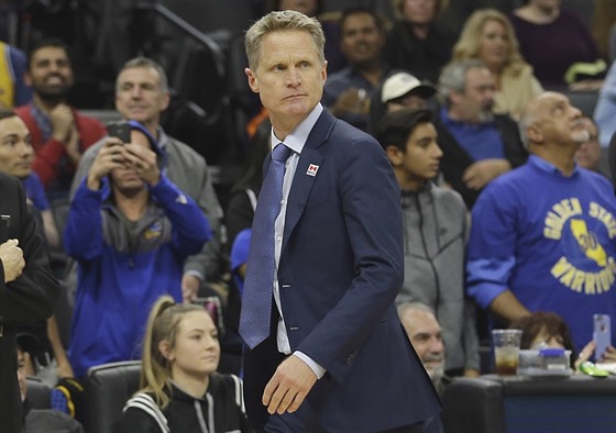 Steve Kerr, hlavní trenér Golden State, byl ze zápasu se Sacramentem vylouen.