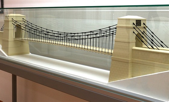 Souasný model tehdejího etzového mostu v atci.
