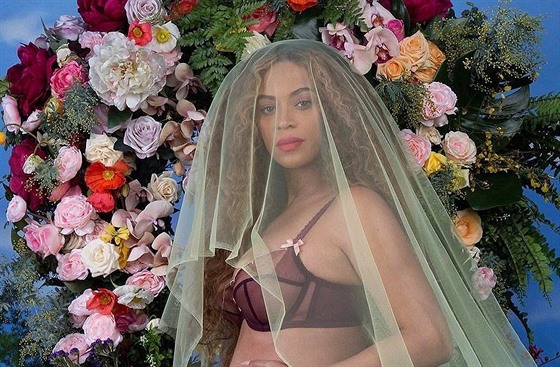 Thotná Beyoncé Knowlesová oznámila, e eká dvojata (1. února 2017).