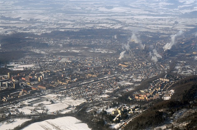 Letecký pohled na Tinec a Tinecké elezárny.