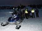 Lovci sktra (hldka strc KRNAP a jednoho policisty) na hebenech Krkono.