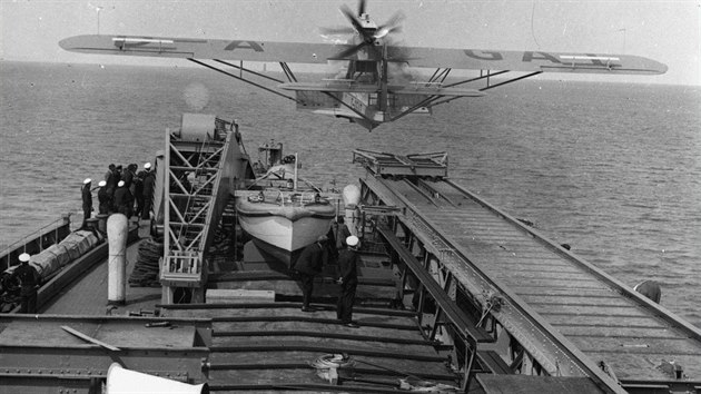 Stroje Dornier startovaly z lodi Schwabenland jet ped vlkou, tato fotografie je z roku 1933.