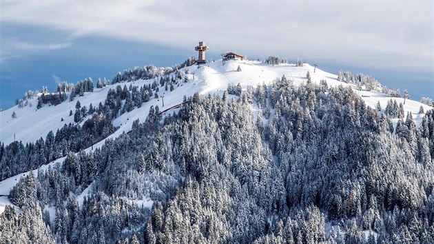 Vrchol rakouskho Buchensteinwandu (1456 m) zdob od lta 2014 rozhledna ve tvaru ke sv. Jakuba