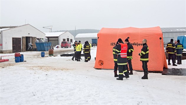 Pta chipka zashla komern chov ve Vlachov Bez na Prachaticku. V noru tam veterini a hasii utratili 17 tisc kachat.