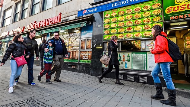 Hojn navtvovan masn u brnnskho hlavnho ndra hroz zruen. Pozdji zejm zmiz i vedlej hladov okna.