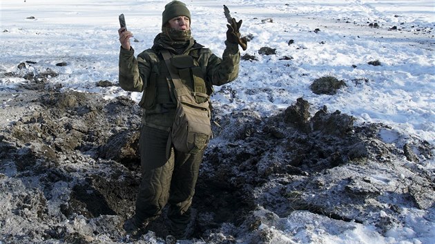 Ukrajinsk armda u Avdijivky - severnho pedmst Doncku, kde v souasnosti eskaluj boje mezi proruskmi separatisty a ukrajinskou armdou. Tamn sdlit jsou odznut od elektiny a tepla.